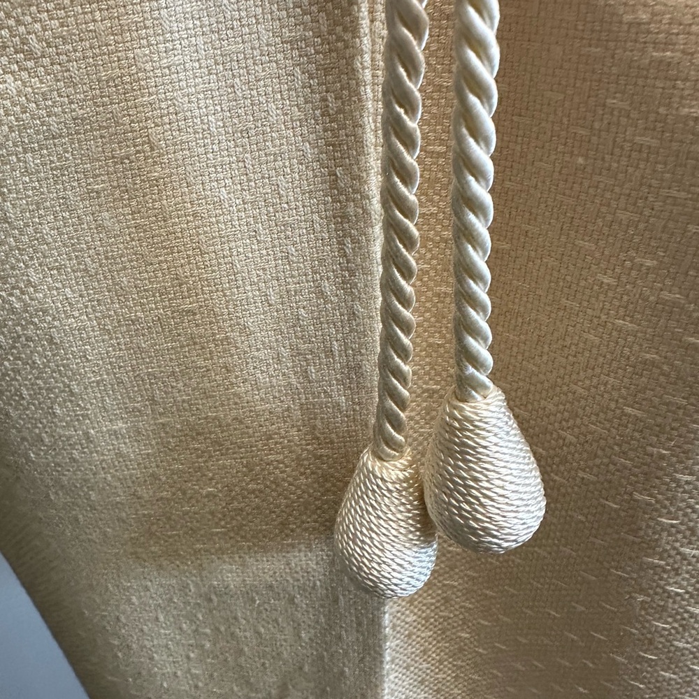 Giorgio Armani Elegant Cream Blazer - Picture 5 of 15